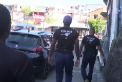 "Les policiers adjoints sont à peine payés le SMIC, pourtant  ils se prennent aussi des cailloux", le syndicat Un1té Police Mayotte porte plusieurs revendications 
