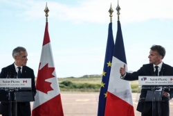 "Notre République sur votre continent”: à Saint-Pierre-et-Miquelon, Macron et Carney affichent leur unité