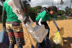 "Essayez de moins polluer, merci !" : l'appel d'un enfant à Cayenne où la jeunesse se mobilise contre les déchets sur la plage