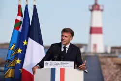 Avec le spatial et un câble sous-marin, Emmanuel Macron veut ouvrir de nouvelles perspectives économiques pour Saint-Pierre-et-Miquelon