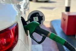 "100 euros, ça fait une semaine d'essence" : des aides aux carburants prolongées, mais toujours insuffisantes aux yeux des Réunionnais