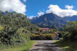 La Réunion : vigilance jaune, vagues-submersion, du soleil ce matin, des nuages et quelques ondées cet après-midi