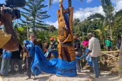 À Canala, 40 ans de Kanéka : une stèle pour faire vivre la mémoire et préparer l’avenir