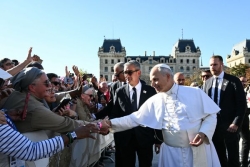 Visite du Pape Léon XIV : "l'Hexagone a beaucoup à apprendre de la ferveur des îles" affirme Jade, jeune Guadeloupéenne