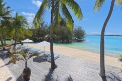Jets privés, villas royales...à Bora Bora, la majorité des revenus provient du tourisme de luxe 