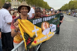"C'est une immense joie " : l'émotion et la fierté des fidèles d'Outre-mer pour la messe en plein air du Pape Léon XIV à Paris