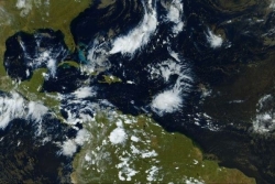 L’onde tropicale n°45 porteuse de pluies et d’orages sur la Guadeloupe dès le milieu de nuit prochaine