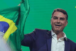 Qui est Flavio Bolsonaro, candidat à la présidentielle au Brésil face à Lula ?