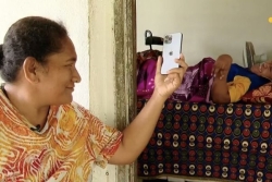 À Futuna, l’image du pape avec une enfant polyhandicapée bouleverse la mère de Joachim