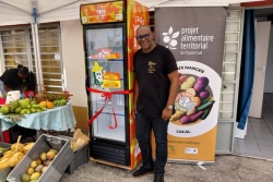 "Frigo Yonn a lot" : déposez ou récupérez gratuitement des fruits et légumes péyi dans un frigo en libre-service au Marin