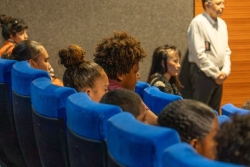 Quand six mille élèves du Sud calédonien sont encouragés à aller voir "La Bataille de Gaulle" au cinéma