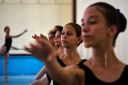 À la Havane, les étudiants du Ballet national de Cuba dansent malgré les pannes d’électricité
