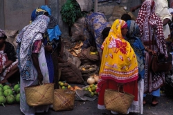 Aux Comores, une loi controversée menace les petits boulots de la diaspora malgache