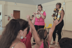 Des artistes paumotu partagent leur passion musicale avec les élèves de l'école Patoa à Taiohae