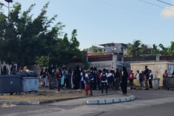 Des élèves du collège de Labattoir ont brièvement manifesté devant leur établissement ce jeudi matin