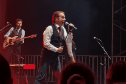 "Bénabar, son humanité n’a que d’égal son humour" : un concert très apprécié des Saint-Pierrais
