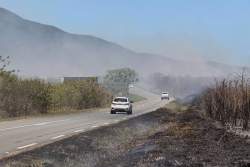 Au moins sept départs de feu le long de la RT1 à Pouembout