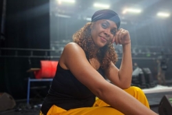 « On va passer par toutes les émotions possibles » : Laureen Rose promet un spectacle intime pour ses premiers concerts en Guyane