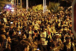 VIDEO. "C'est une ambiance qu'il faut vivre au moins une fois" : à Saint-Pierre, 2 800 coureurs ont pris le départ de la Diagonale des Fous 2026