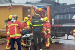 Opération de secours lors d'un accident de camion encastré dans le plus petit centre pénitentiaire de France