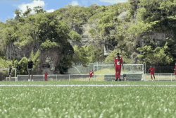 À Lifou, 11 jeunes footballeuses suivent des entraînements au pôle Excellence des îles pour être dans la sélection calédonienne