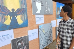 À la découverte du talent d'Aleg Mouhamadi Bacar, artiste peintre atteint du trouble du spectre de l'autisme