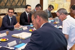 Le commissaire européen Stéphane Séjourné accueilli en Calédonie, quelques jours avant la signature d'un protocole d'entente sur le nickel