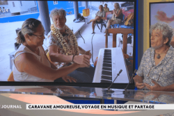 En Polynésie comme ailleurs, Marc Vella rend "belles les fausses notes de la vie" avec son piano itinérant