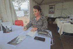 Dans son "Journal intime d'une aidante", Odile Smith Tcheou milite pour un vrai statut social des aidants