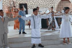 À Futuna, les premières communions réunissent les familles, de la messe aux célébrations coutumières