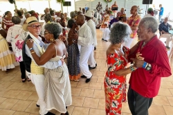 VIDEO. Le bal bouquet, une tradition festive remise au goût du jour à Rivière-Pilote