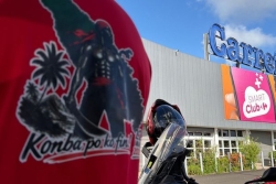 PHOTOS. Vie chère en Martinique : mobilisation du RPPRAC et présence policière, ce qu'il faut retenir du rassemblement à l'hypermarché de Dillon