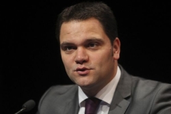 Réélu maire d'une commune de Bretagne en mars, Thibaut Guignard quitte son mandat pour rejoindre la Région Guadeloupe