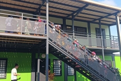 13 classes en préfabriqué inaugurées à Vahibé : les élèves retrouvent le volume obligatoire d'heures de cours en cette rentrée scolaire