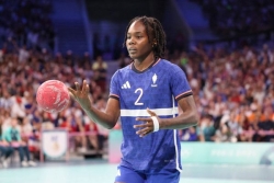 "Je joue pour l'équipe de France... Je pourrais mourir dans la rue de cette France à cause de ma couleur de peau", Méline Nocandy s'exprime après l'attentat raciste de Trappes