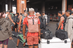Hawaiki Nui Va'a 2026 : Les équipes juniors d'OPT et d'Air Tahiti contraintes de prendre le bateau en raison de la grève