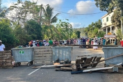 Un barrage dressé par les habitants de M'tsamoudou pour dénoncer les dégradations et violences dans le village ces derniers jours