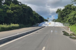 Gravats amiantés à Jarry : les commerçants de la Voie Verte réclament la réouverture de la route