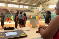 "Pour jouer, il faut connaître les règles" : une "Matinée sifflet" pour initier de jeunes basketteurs à l'arbitrage