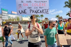 Mobilisation sociale : une centaine de manifestants à Saint-Pierre et un barrage filtrant dans le Nord, on fait le point