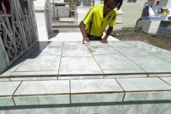 Toussaint en Guadeloupe : les familles confrontées à la hausse du coût de l’entretien des tombes