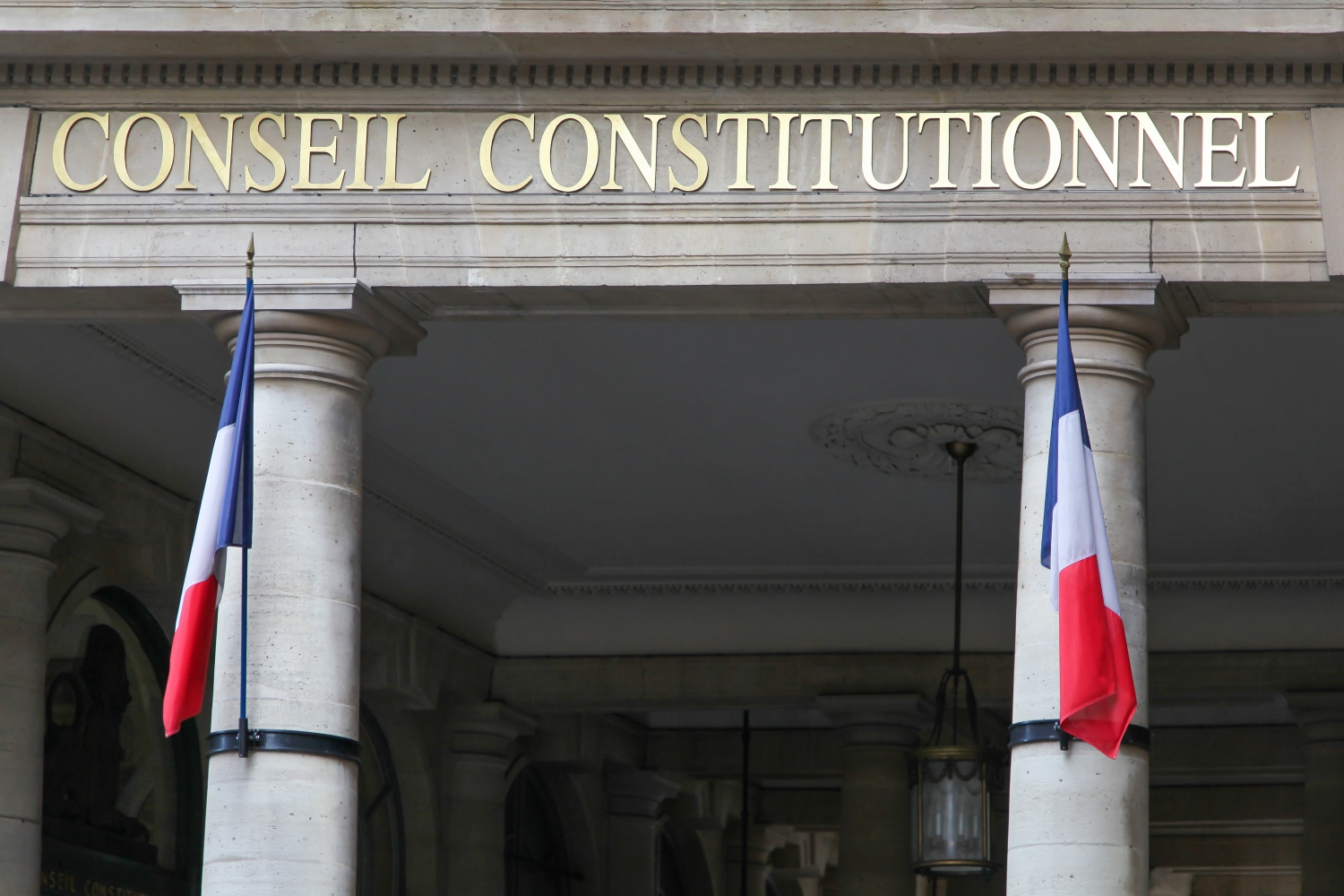 Le Conseil constitutionnel valide l'essentiel de la loi sur la crise sanitaire tout en annulant deux articles 